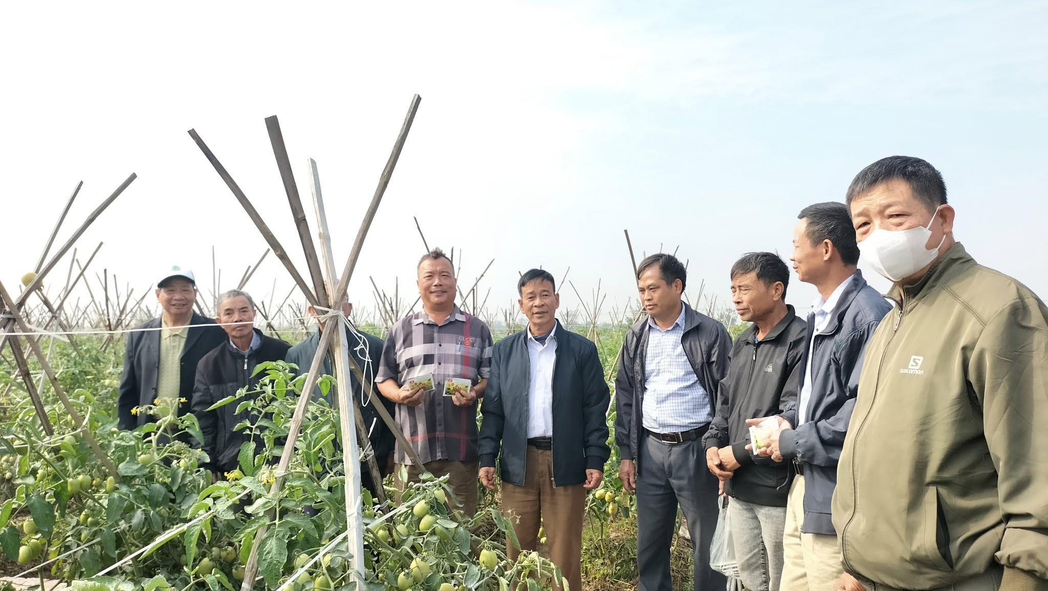 Lãnh đạo và nông dân nói cả xã không có vườn thứ hai